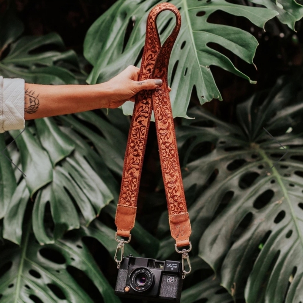 HIPTIPICO FLORAL EMBOSSED CAMERA STRAP - GREEN. NEW WITH TAG